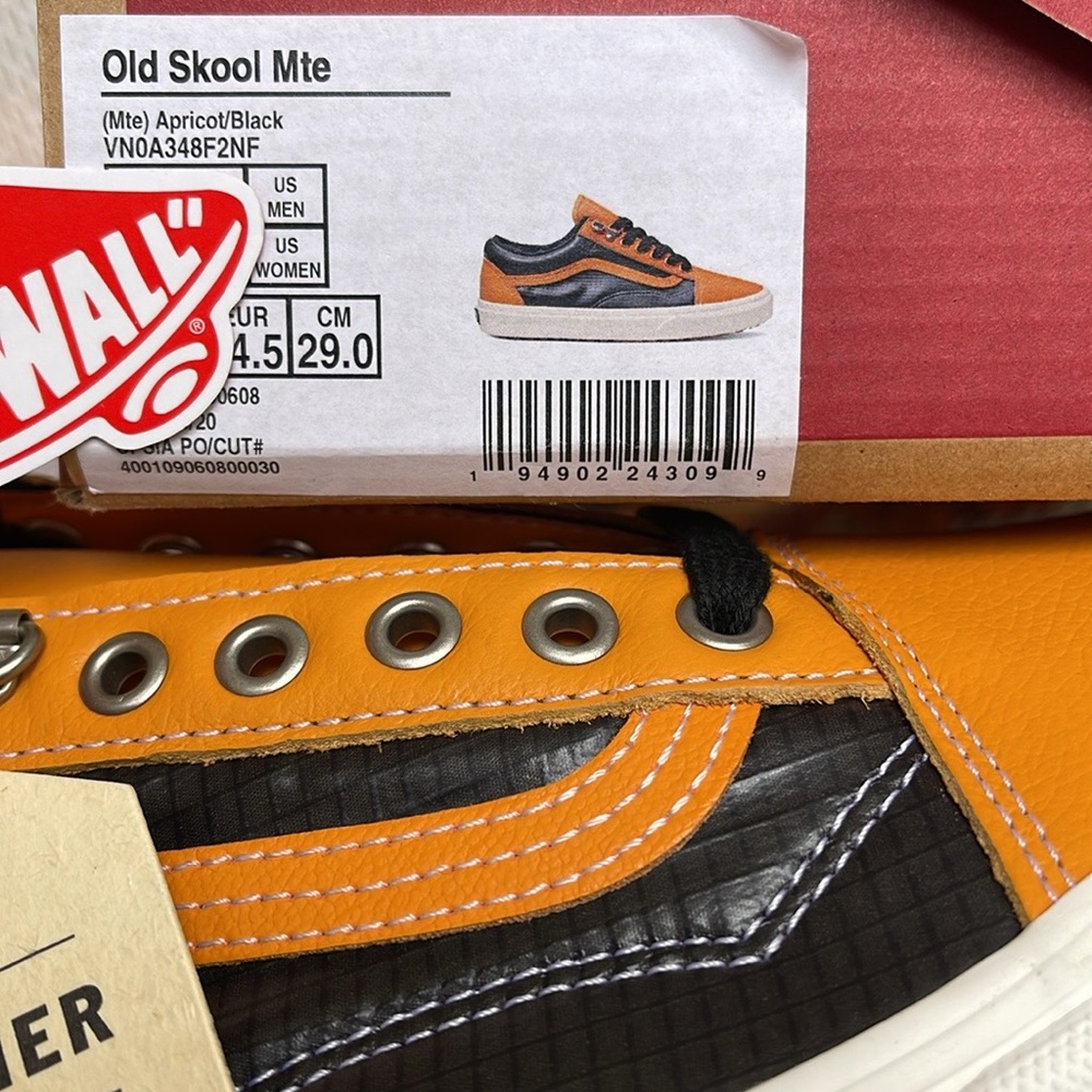 Vans Men’s Old Skool Mte (Mte) Apricot/Black
VN0A348F2NF
Sneakers - Picture 16 of 16